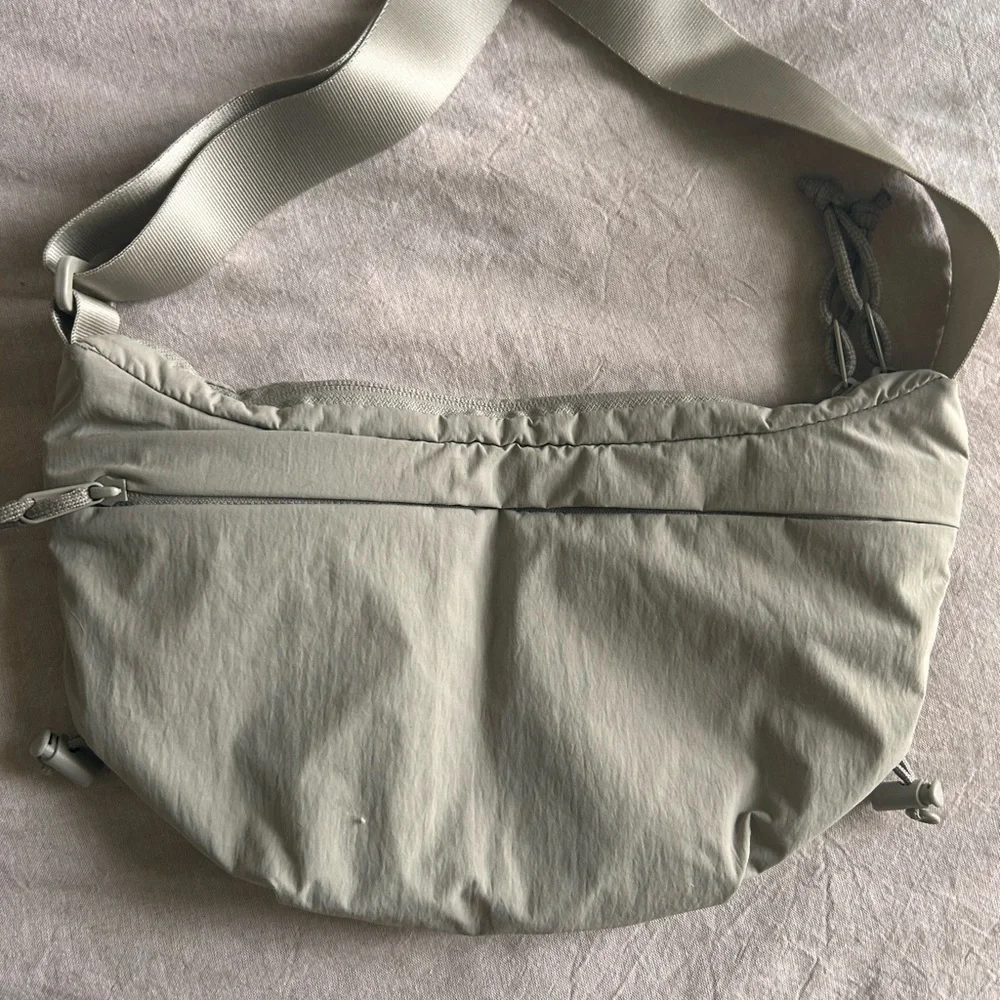 The North Face Crossbody Bag - Picture 6 of 7